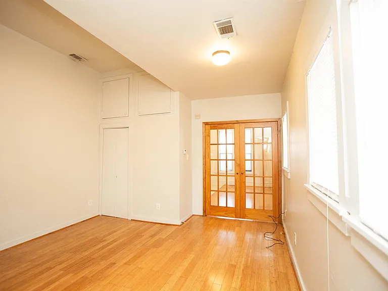 117 W 15th St #A — Photo 10