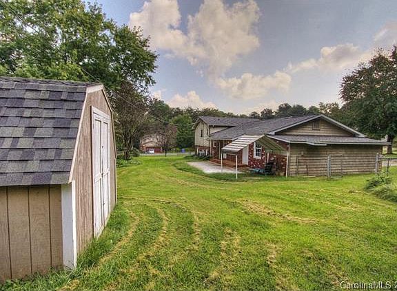 3rd image of 117 Danbury Ln