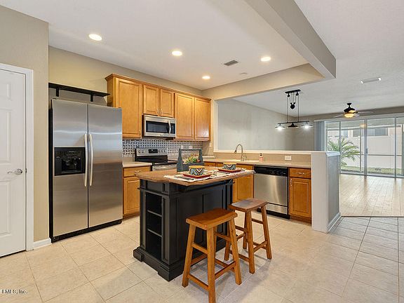 2nd image of 4261 Highwood Dr