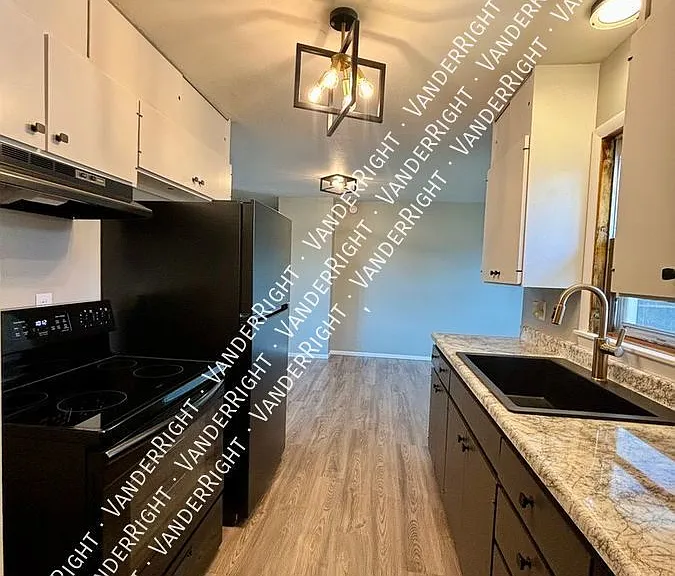 2206 W 39th St — Photo 19