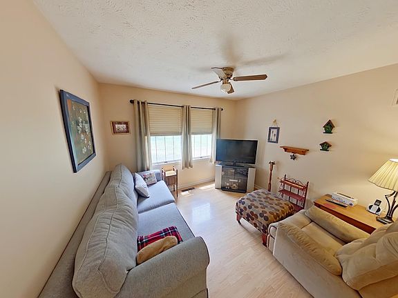 5th image of 22042 Hanover Dr