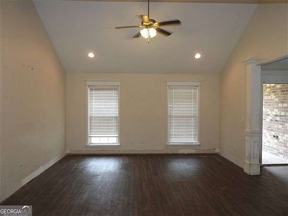 2nd image of 263 Virginia Ln NE