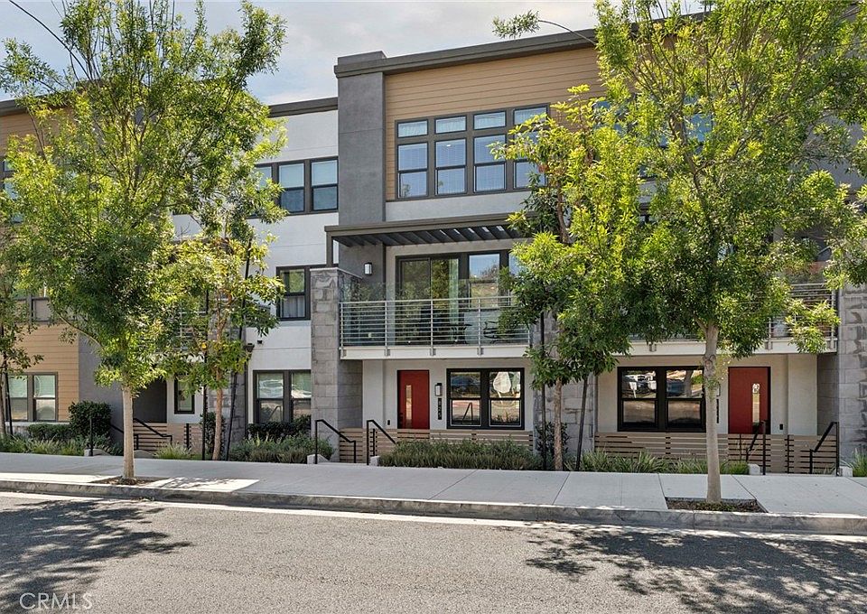 1st image of 825 S Grable Cir