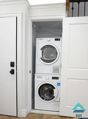 Rented by EXR | media 32