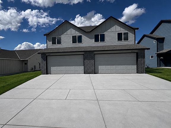 2nd image of 722 E Briarbrook Ln