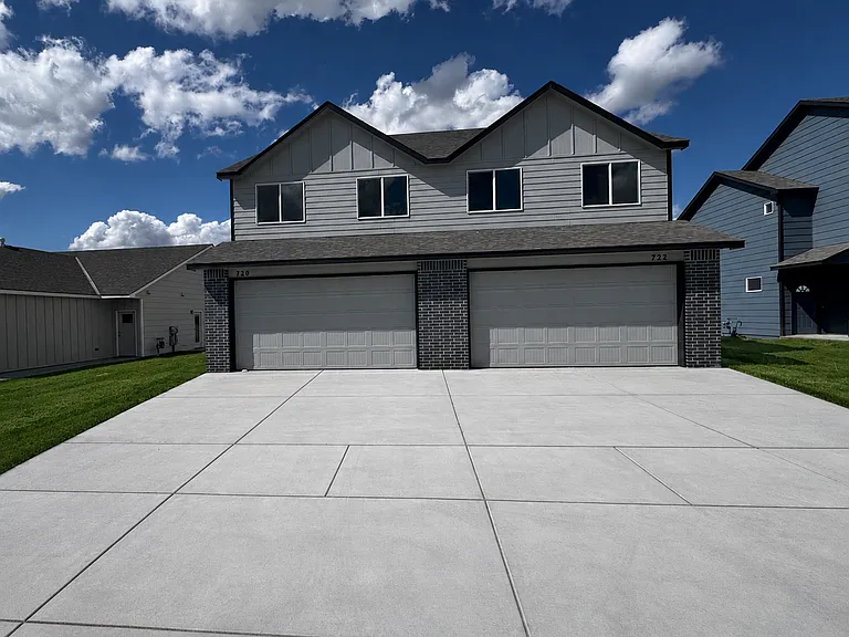 722 E Briarbrook Ln — Photo 2