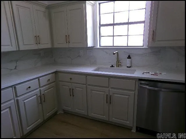 606 E 21st St — Photo 12