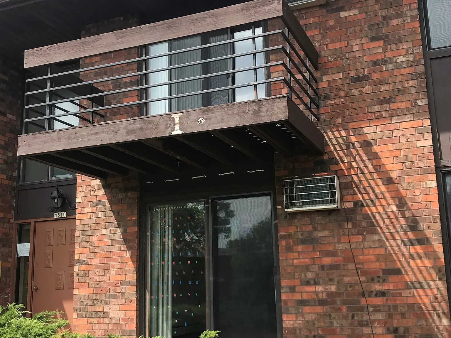 2 bed, 1.0 bath, 900 sqft, $1,350 — Photo 3