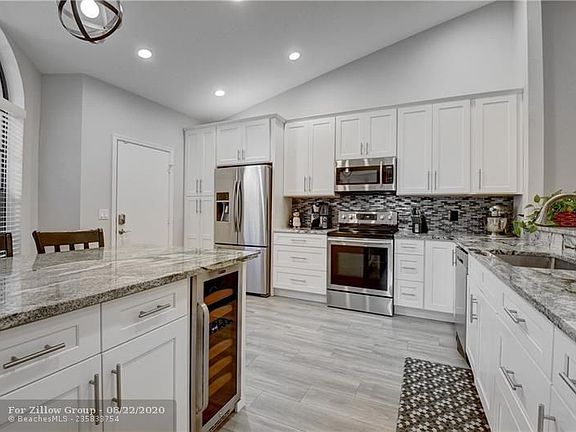 4th image of 7704 Lexington Club Blvd APT B