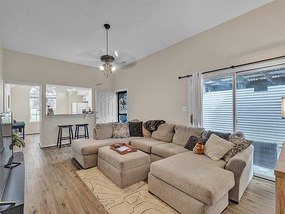 4th image of 2521 Lake Point