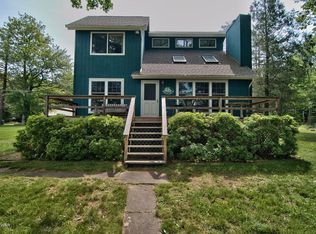 185 Island View Dr, Lake Ariel, PA 18436