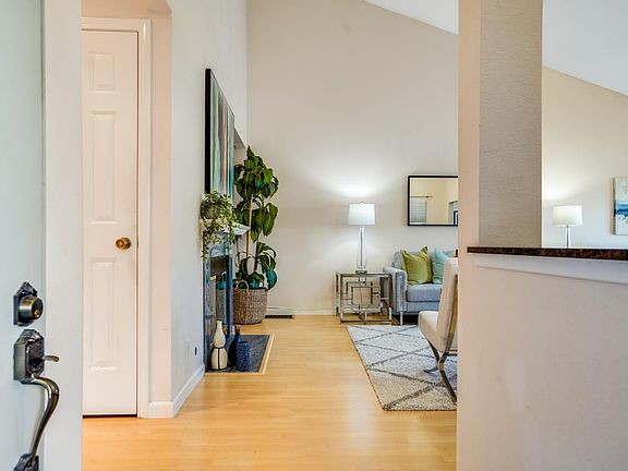 3rd image of 384 Barbara Ln