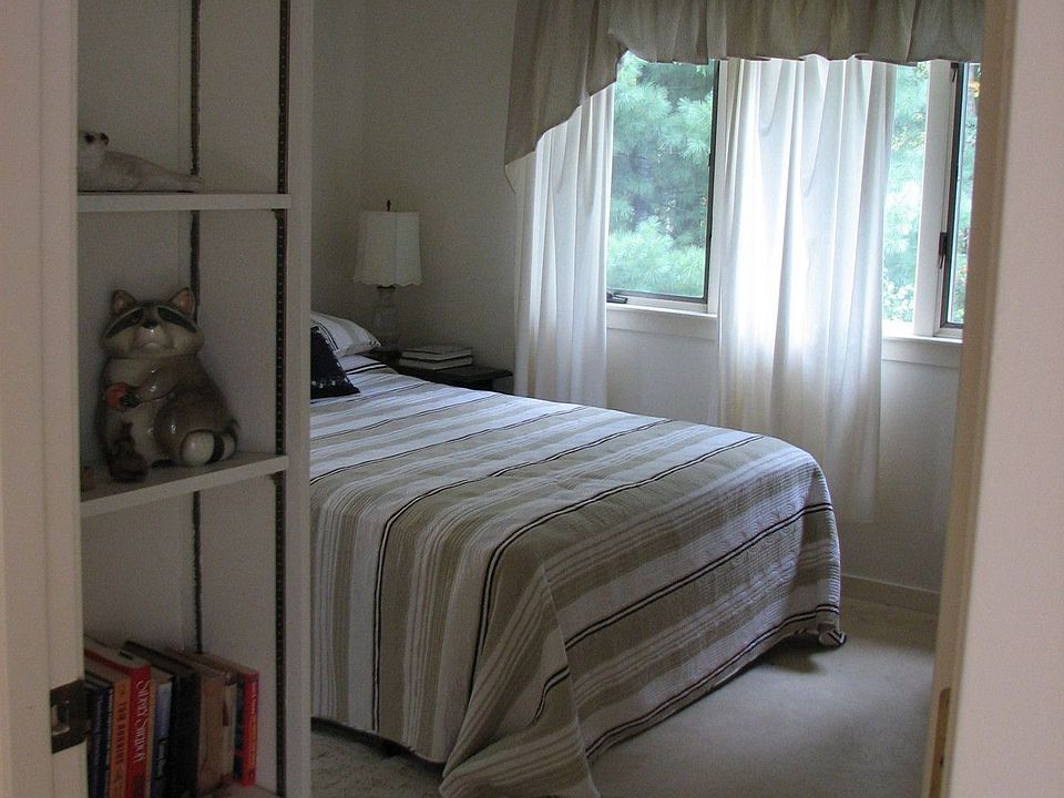 2nd floor bedroom