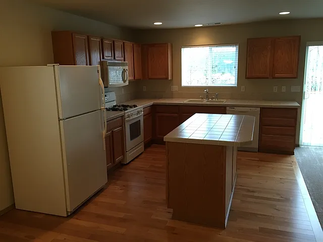 9814 198th Avenue Ct E — Photo 3