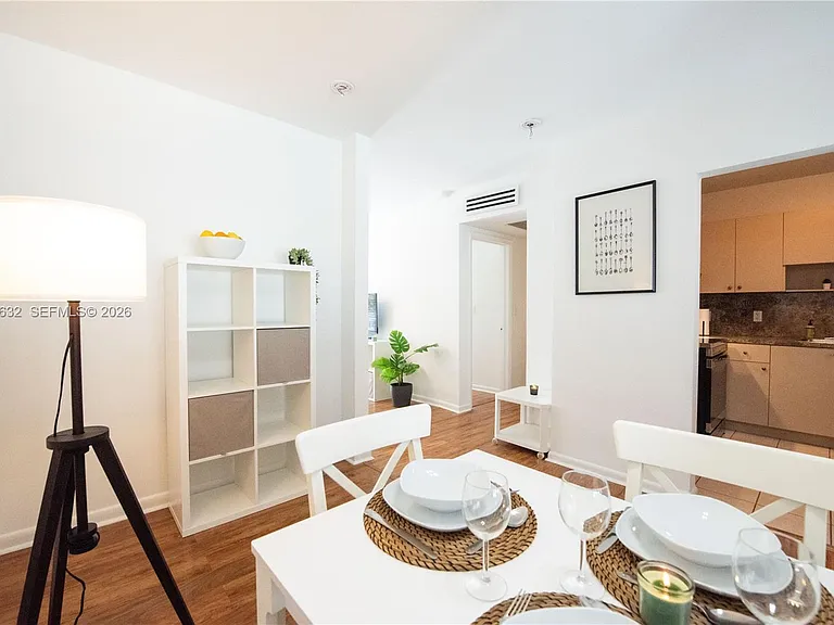 1150 Euclid Ave #205 — Photo 5