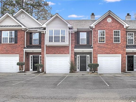 3rd image of 205 Morris Ln