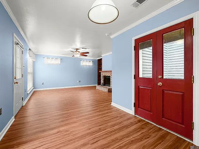1329 Harwich Dr — Photo 3