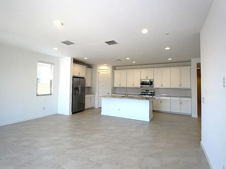 4427 N 94th Dr — Photo 37