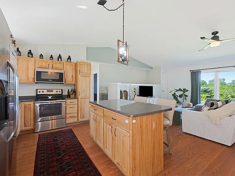 72 Frost Hill Ave — Photo 12
