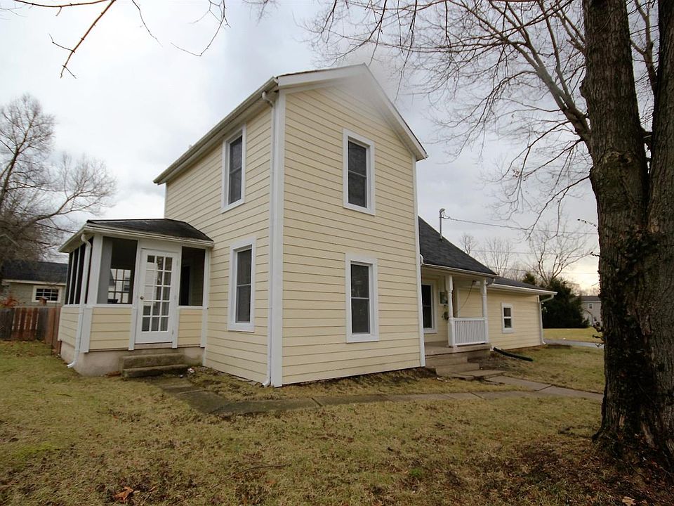 1st image of 586 Chapman St