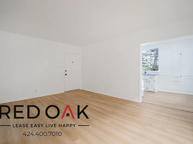 1030 Menlo Ave #17 — Photo 5