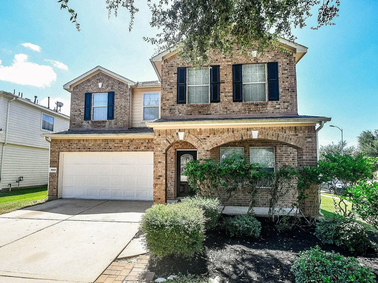 5 bed, 3.5 bath, 3342 sqft, $2,430 — Photo 2