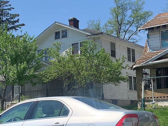 2nd image of 2065 Emerson Ave