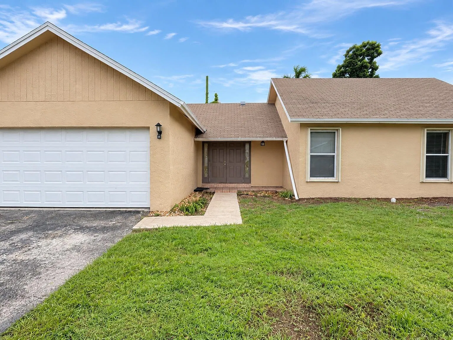 3 bed, 2.0 bath, 1484 sqft, $3,400 — Photo 2