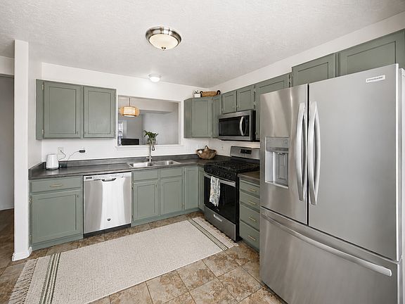 3rd image of 780 E Hamlet Cir S