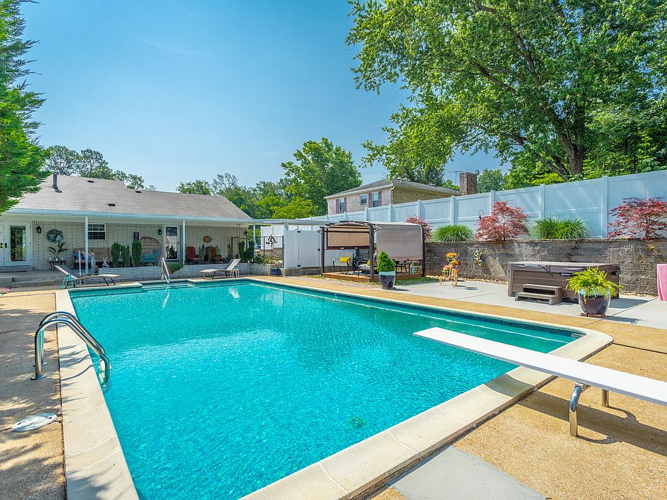 1st image of 4917 Pine Cir