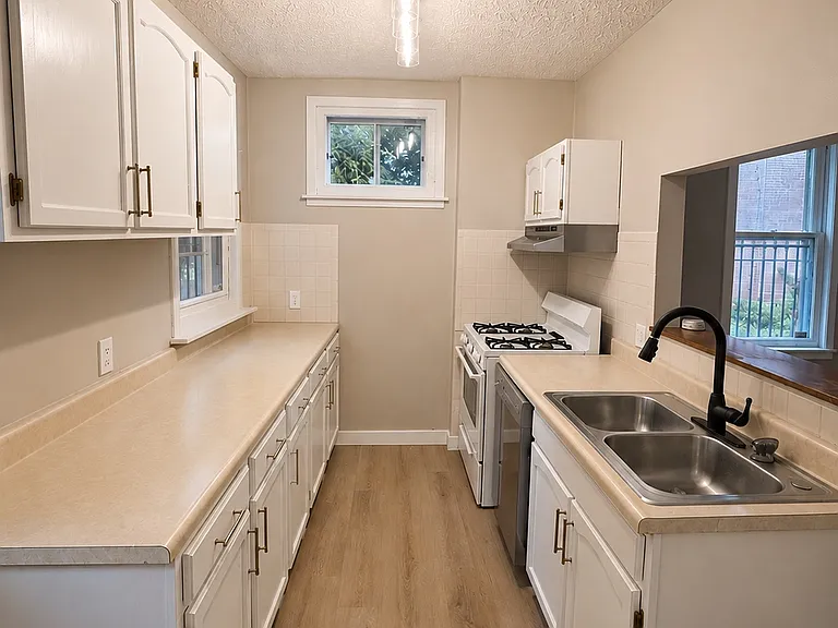 143 S Monroe Ave — Photo 5