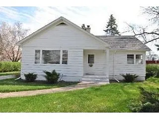 222 S Edgelawn Dr photo 1