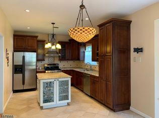 412 Vanderveer Rd, Bridgewater, NJ 08807