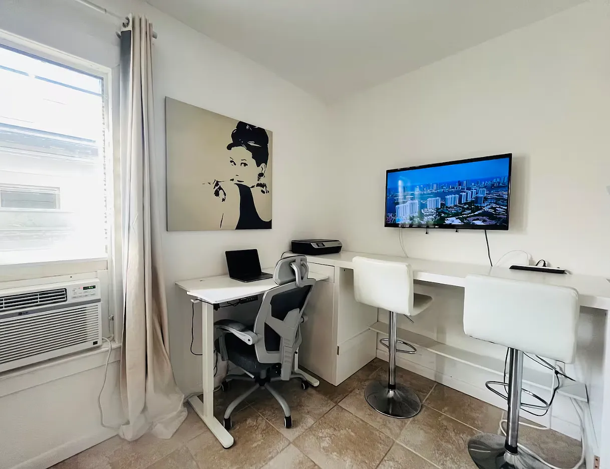 Studio, 400 sqft, $2,000 — Photo 3