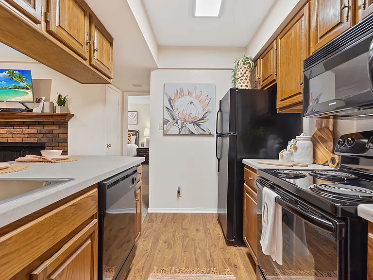Barrington Apartments — Photo 16