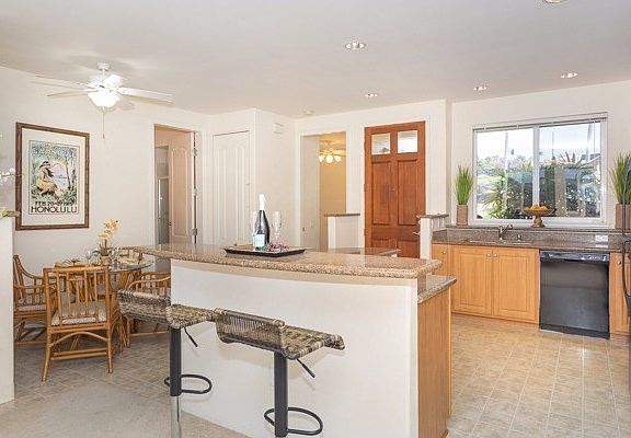2nd image of 75-5919 Alii Dr APT Z3