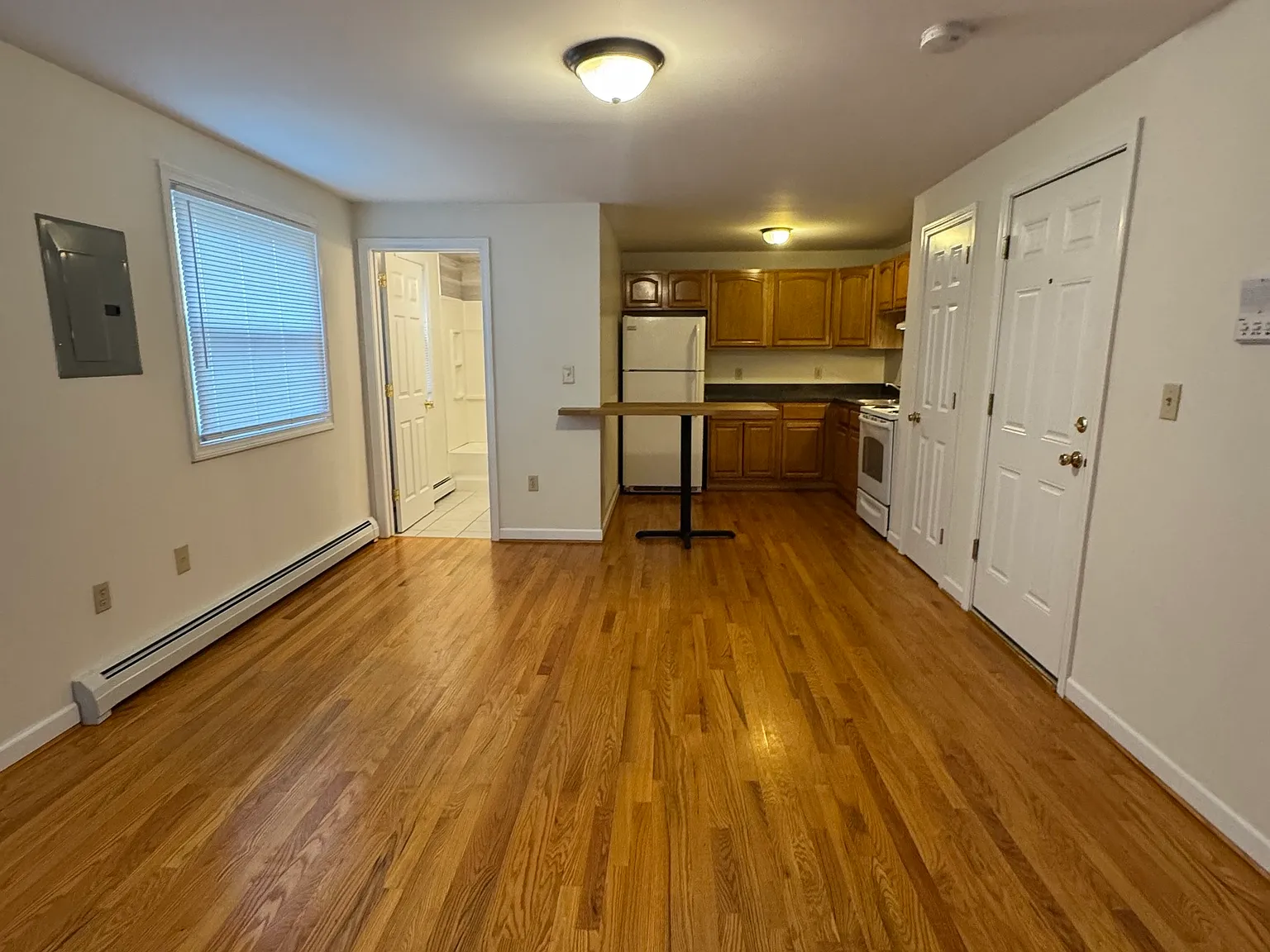 Studio, 3688 sqft, $1,200 — Photo 1