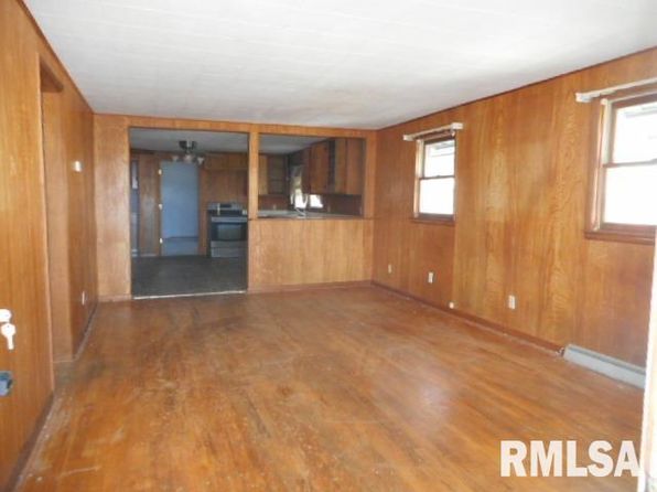 777 E Vernon St, Farmington, IL 61531