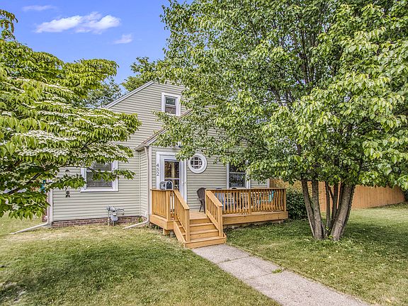 3rd image of 452 Surby Ave