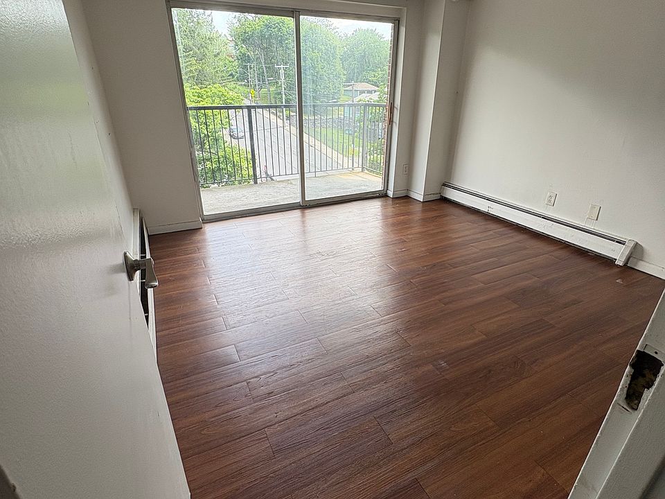 1st image of 121 Hillside Ave #C09