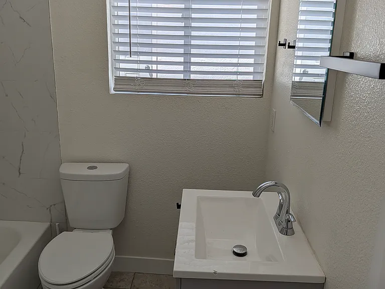 305 N 15th St #D — Photo 5