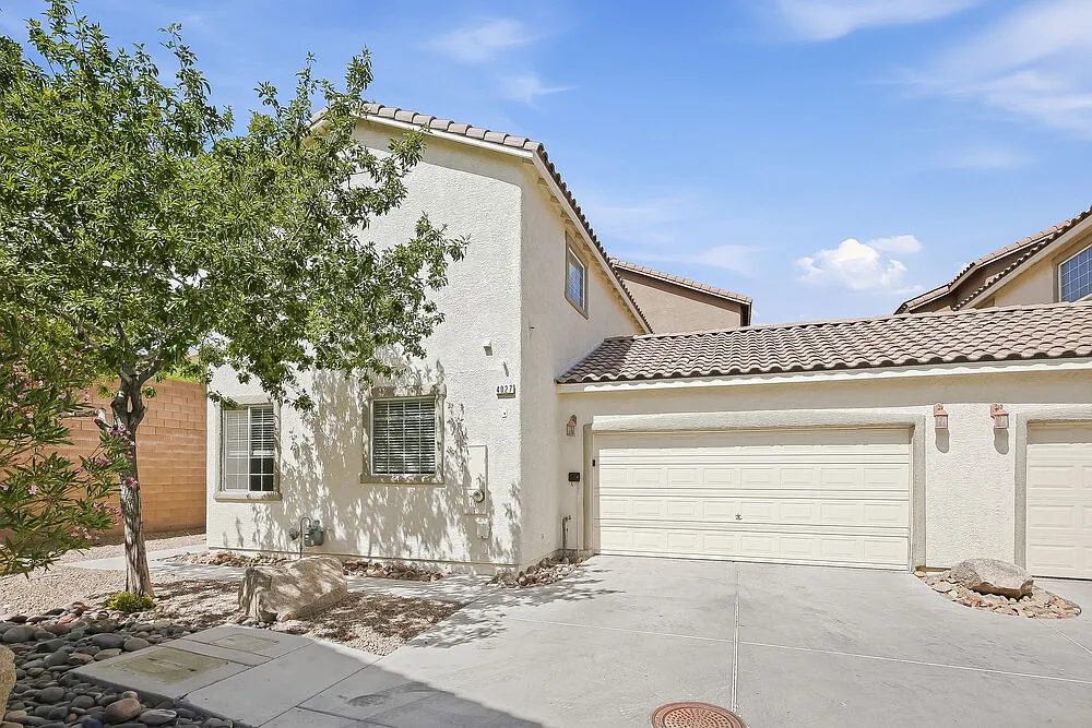 3 bed, 2.5 bath, 1453 sqft, $2,040 — Photo 1