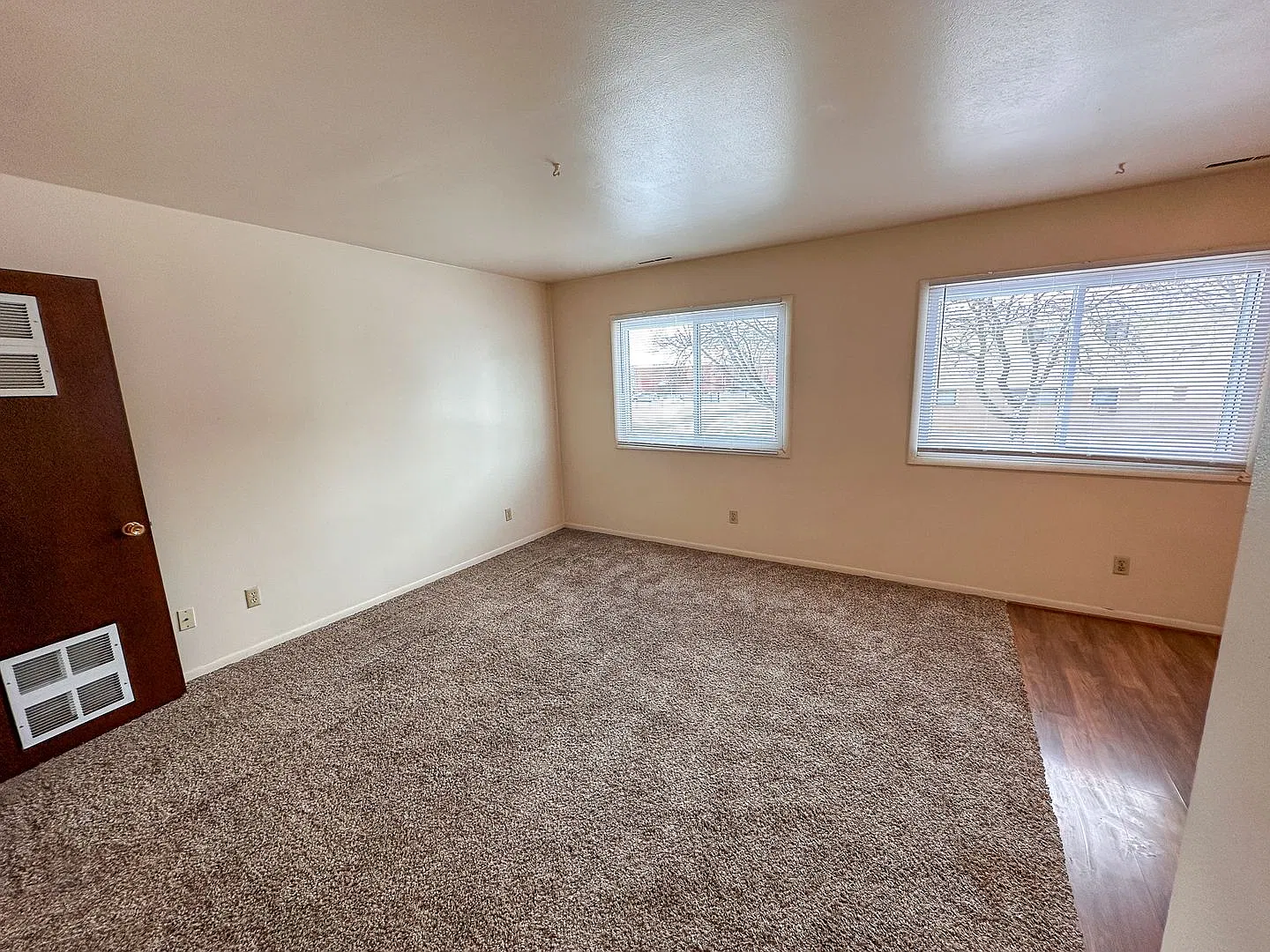 129 S. Oak — Photo 4