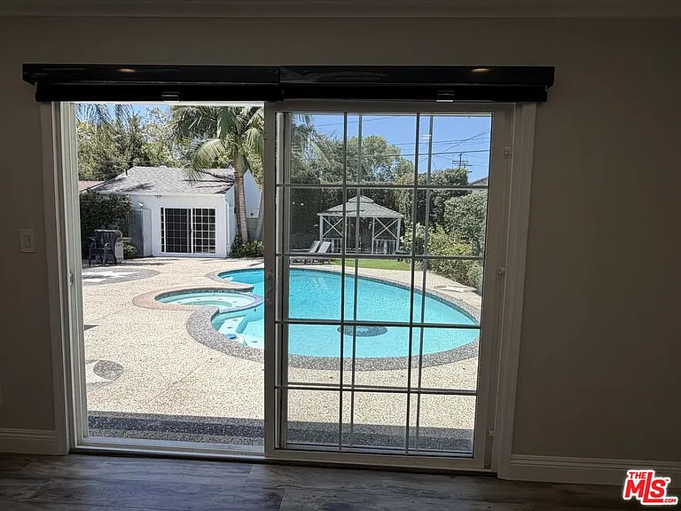 4747 Cartwright Ave — Photo 29