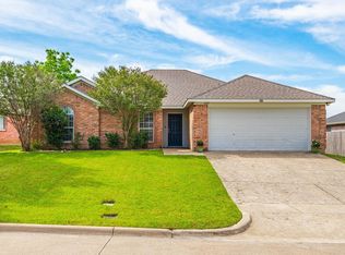 622 Coal Creek Dr, Mansfield, TX 76063