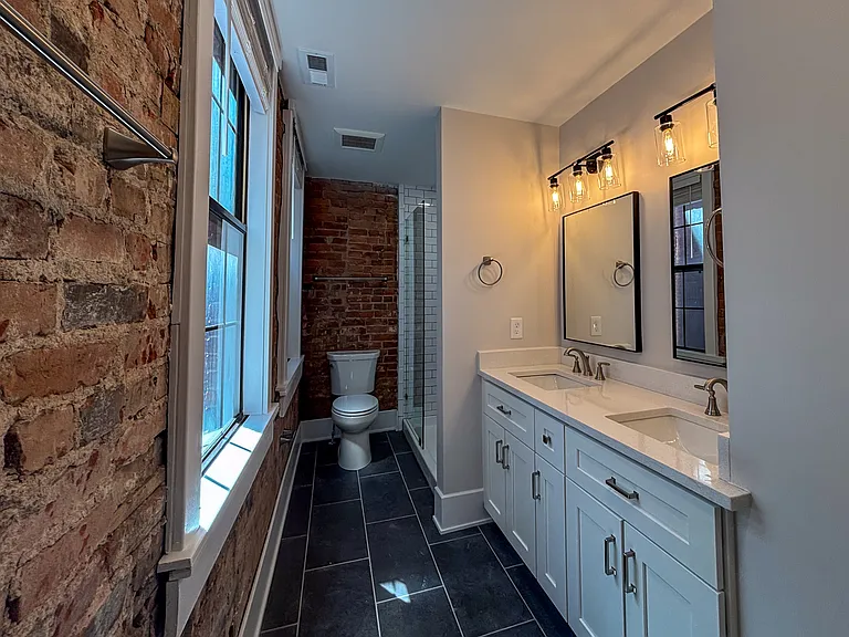 1318 Main St #2 — Photo 2