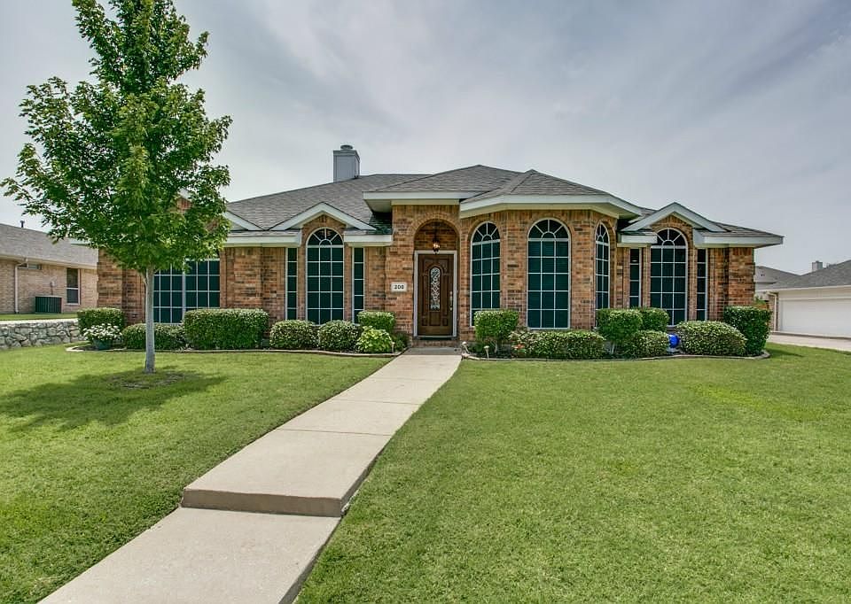 1st image of 208 Thomas Dr