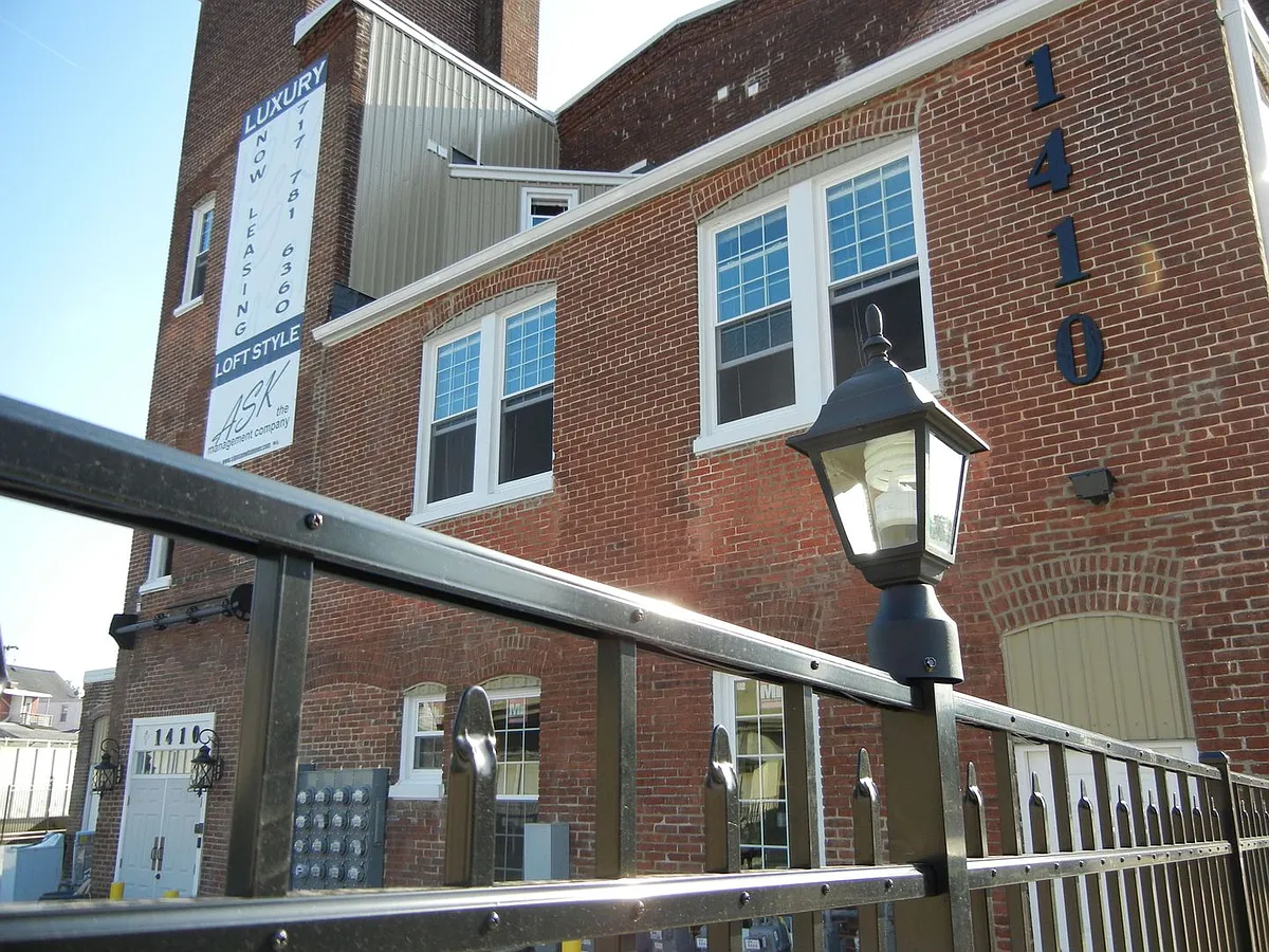 Building Photo - Monroe Street Suites