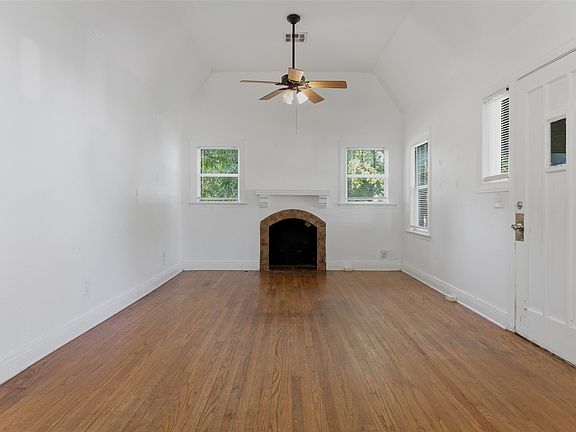 5th image of 903 N Columbia Pl