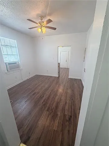 2 bed, 1.0 bath, 740 sqft, $1,200 — Photo 3